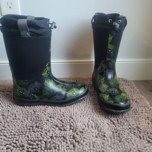 Youth size 6 Cougar winter boots, new without tags